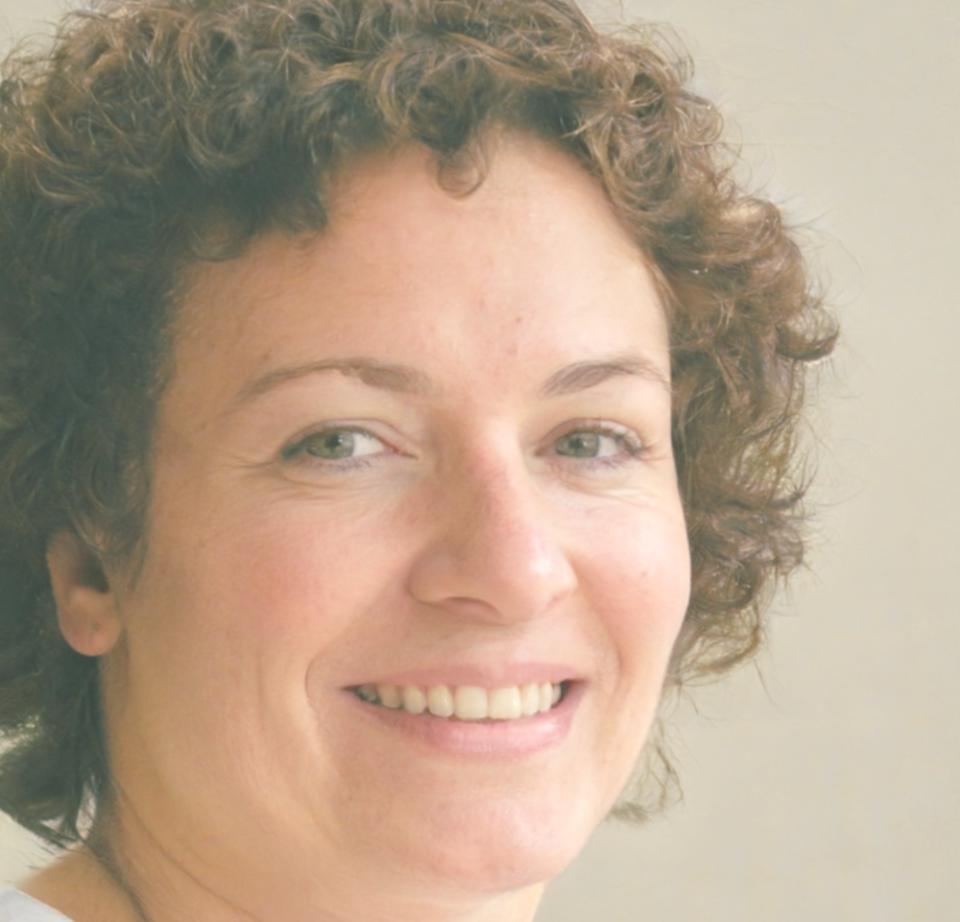 Diana Popescu, Manager Relații Clienți